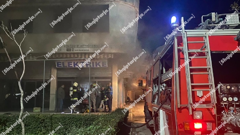 VIDEO/ 'Shpërthen' zjarri në një biznes me pajisje elektrike në Elbasan
