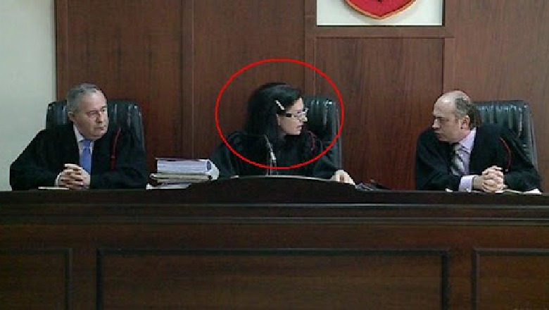 Sot u kallëzua në SPAK, kush është gjyqtarja Klorinda Çela? Në 2014, ministria e Drejtësisë kërkoi shkarkimin për probleme me pasurinë bashkë me burrin Ken Dhima