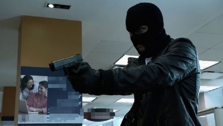 Autori me pistoletë lodër grabit pikën e kredive në Korçë, arrestohet nga policia (EMRI)