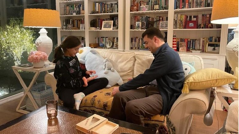 ‘Duke pritur Vitin e Ri…’  bashkëshortja e Bashës zbulon momentet e ngrohta në familje të kryedemokratit me vajzën