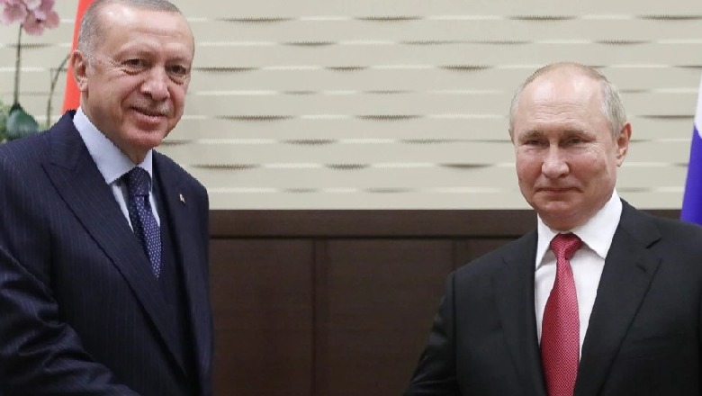 Turqia ‘zemëroi’ Rusinë se furnizoi me armë Ukrainën, Putin dhe Erdogan zotohen për përmirësim të raporteve