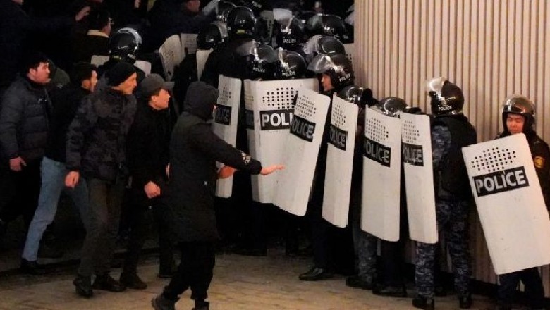 Rritja e çmimit të karburantit shkakton protesta në Kazakistan! Vriten 8 policë dhe plagosen qindra qytetarë! Qeveria jep dorëheqjen (FOTO+VIDEO)