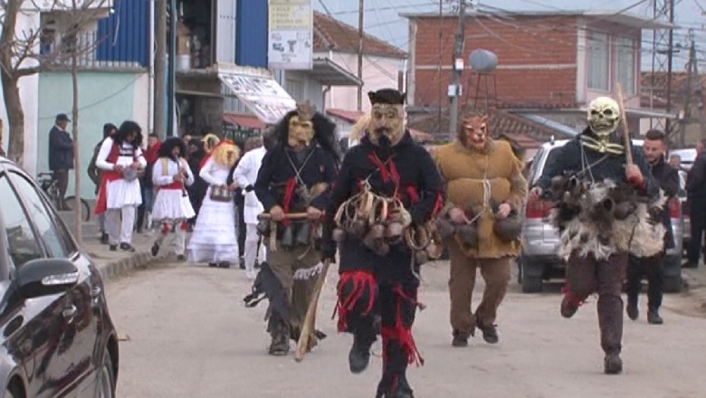 Karnavalet në Pojan të Maliqit, festohet 'Dita e Rrogeçëve', riti qindra vjeçar! Banorët: Sjell mbarësi