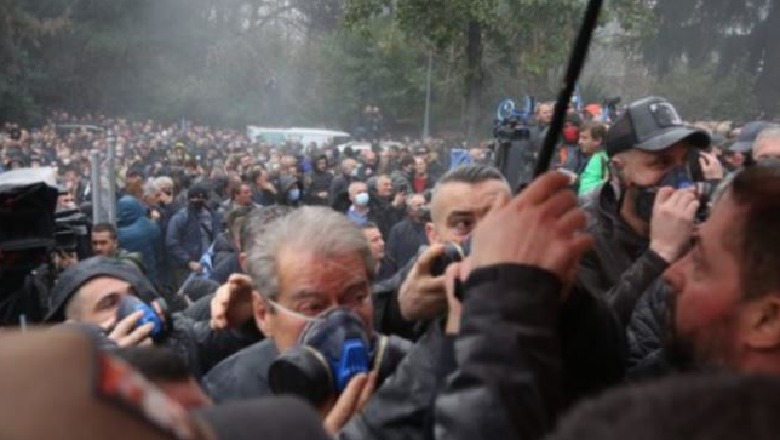 Berisha 'i dha të drejtë' Arendt kur parashikonte kufirin mes dhunës dhe politikës