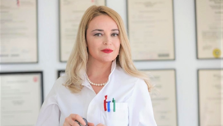  Aurora Dollenberg, kryetarja e Federatës së Mjekëve Shqiptarë në Europë