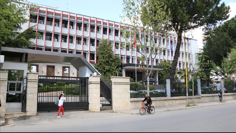Acari dhe COVID mbyllin disa ambasada shqiptare në Europë! Numrat e telefonit për të gjitha rastet urgjente
