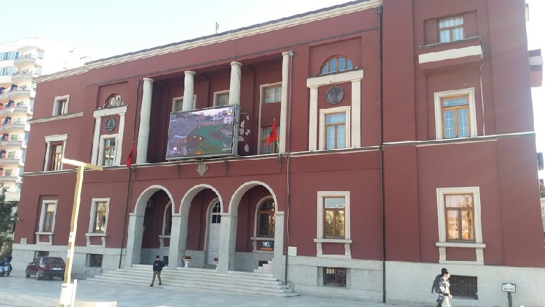 Në prag të zgjedhjeve lokale, Bashkia Durrës lëvron fondet për bonuset e qirave pas 3 muajsh 'harresë'