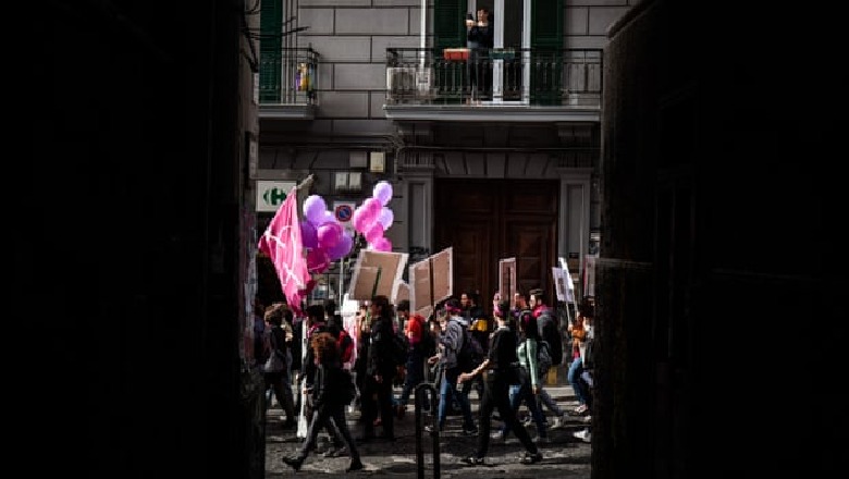 Marshim në Ditën Ndërkombëtare të Gruas në Napoli