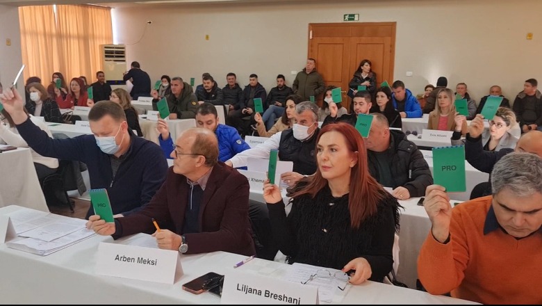 Prefekti e ktheu pasi nuk ishte përcaktuar fondi për pastrimin, rivotohet në këshillin bashkiak buxheti i Vlorës