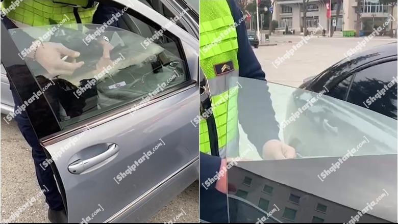 Në rrugë me xhama të zinj në kundërshtim me ligjin, video kur policia u heq xhamat e zinj makinave në rrugë