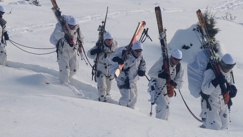FOTOLAJM/ Në mes të ftohtit e dëborës, Forcat Speciale stërviten 72 orë në kushte ekstreme të motit