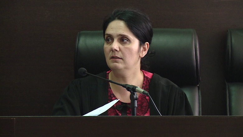 Shtyhet sërish gjyqi në Apel për Enkelejda Hoxhën, gjykata i gjobit me 20 mijë lekë avokatët! Munguan pa arsye 