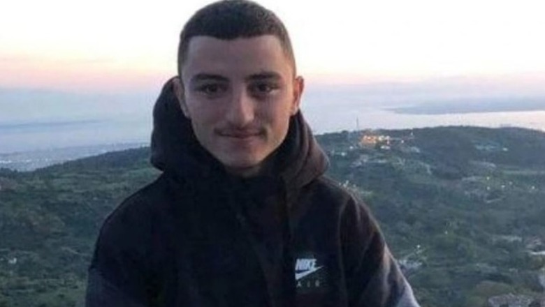 U vetëdorëzua në policinë e Korçës për vrasjen e 19-vjeçarit në Greqi, i riu shqiptar u dorëzohet autoriteteve greke 