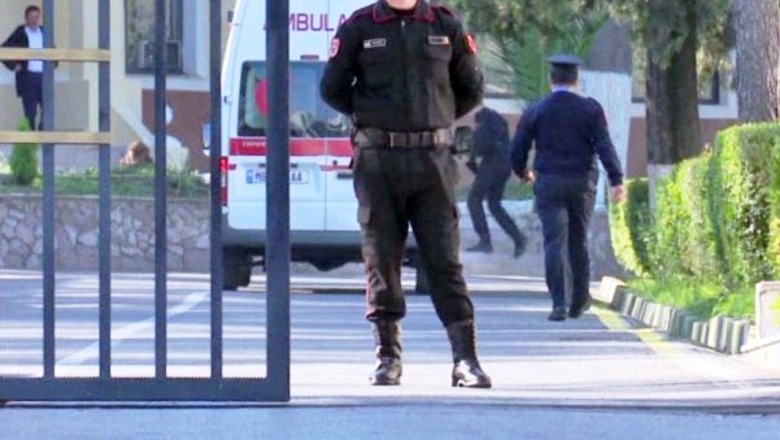 Arrestohet punonjësi i Gardës në Tiranë! Në gjendje të dehur i nxori armën pronarit të një lokali dhe u përlesh fizikisht edhe me klientët