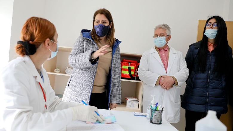 Ministrja jep lajmin e mirë nga qendra e re shëndetësore në Këmishtaj: Miratohet kontrata për 1 milion vaksina Pfizer