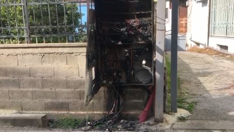 Digjet një kabinë elektrike në Fier, alarmohen banorët