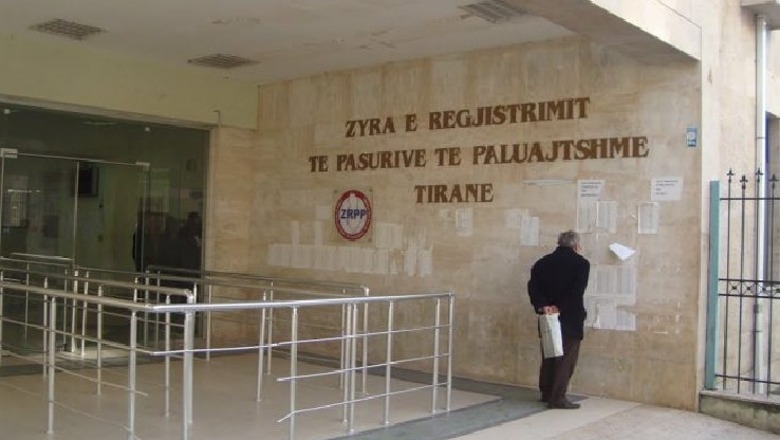 Legalizuan si private qendrën shëndetësore në Petrelë, arrestohen 5 zyrtarë të Kadastrës në Tiranë