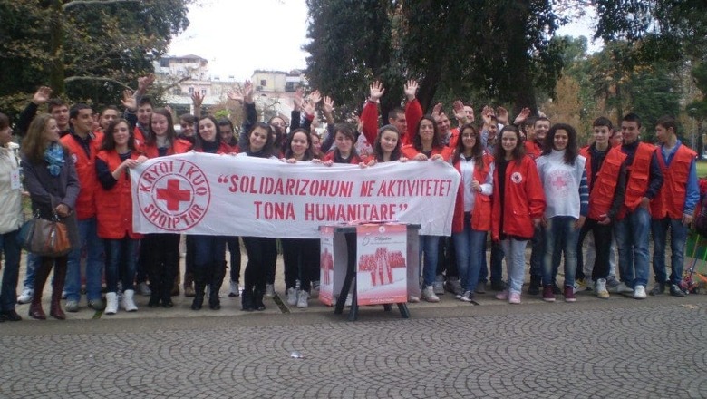 Kryqi i Kuq shqiptar nis mbledhjen e ndihmave në mbështetje të Ukrainës, Meta: Thirrje shoqërisë civile të ndjekin këtë nismë humanitare