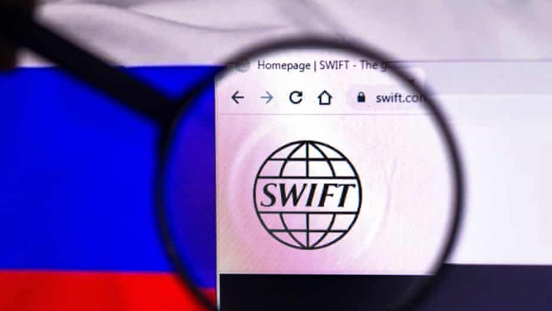 Miratohet vendimi, 7 banka ruse përjashtohen nga sistemi 'SWIFT', shpëton vetëm Gazprombank