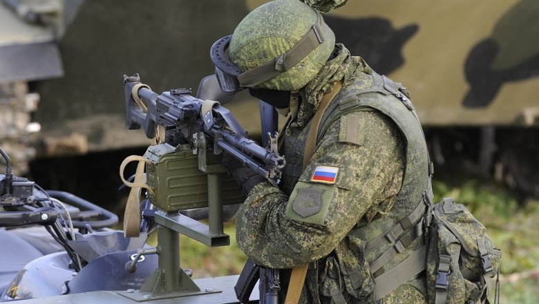  Të shtëna mbi një makinë, forcat ruse vrasin dy persona, mes tyre një 17-vjeçare! Plagosen 4 të tjerë pranë Kievit