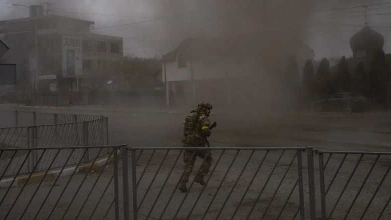  Video tronditëse, si u bombarduan 8 persona teksa po evakuoheshin dhe si u shua familja për vetëm pak sekonda në Kiev