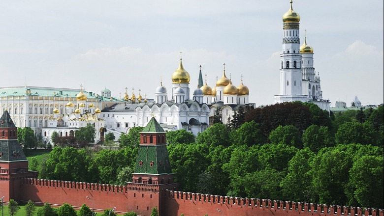 Kremlini zyrtar: Negociatat me Ukrainën vazhdojnë me videokonferencë