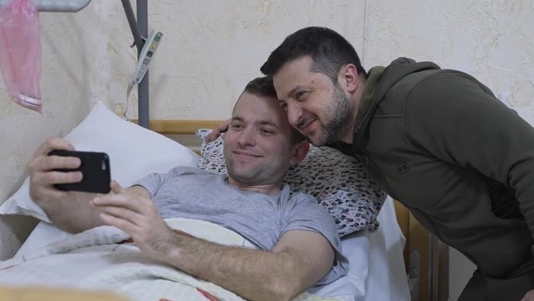 Zelensky pranë ushtarëve për t’i dhënë zemër, i viziton teksa po rikuperohen nga dëmtimet në spital  