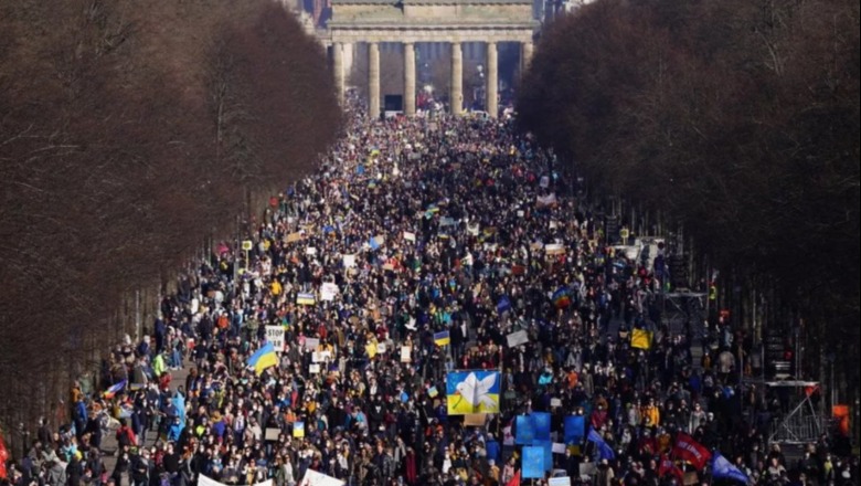 Berlini i dedikon ditën e pushimit ‘paqes’, proteston kundër luftës në Ukrainë edhe të dielën 
