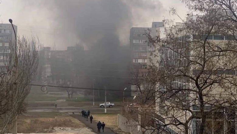Të evakuuarit nga Mariupoli: Na kanë bombarduar ditë e natë