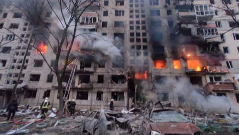Bombardohet pallati 9-katësh dhe fabrika e avionëve në Antonov në Kiev 