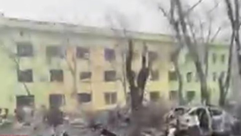 Bombardohet shkolla në Ukrainë, predha i merr jetën 15-vjeçarit