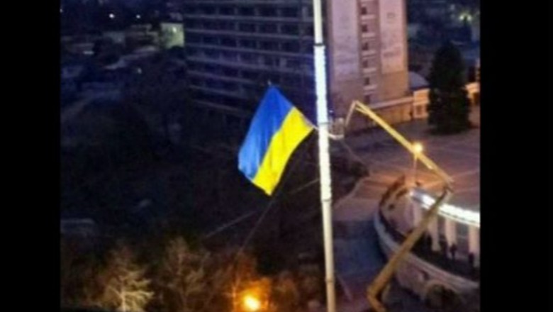 Melitopoli në duart e rusëve, ulin flamurin ukrainas në sheshin kryesor të qytetit