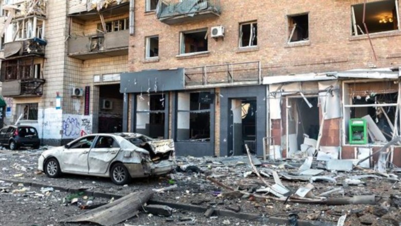 Zhurma e heshtjes thyhet nga ajo e bombardimeve, si kaluan orët e para të shtetrrethimit në Kiev  