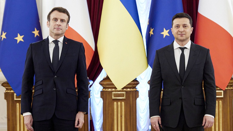 Zelensky telefonatë me Macron: Do vazhdojmë dialogun paqësor me Rusinë