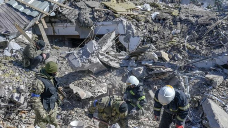 Moskë: Kemi shkatërruar 137 baza ushtarake në Ukrainë nga sulmet ajrore
