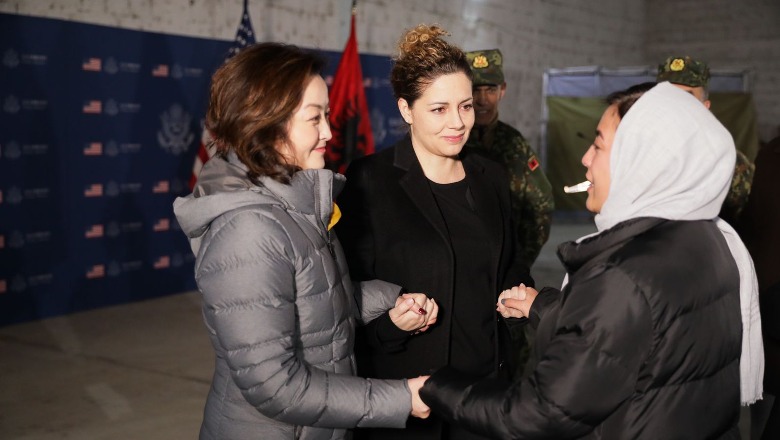 Prej 7 muajsh në Shqipëri, përcillen për në SHBA 212 qytetarë afganë! Ministrja: Nder i vendit tonë që ju mirëpriti! Kim: Shqiptarët, populli zemërgjerë
