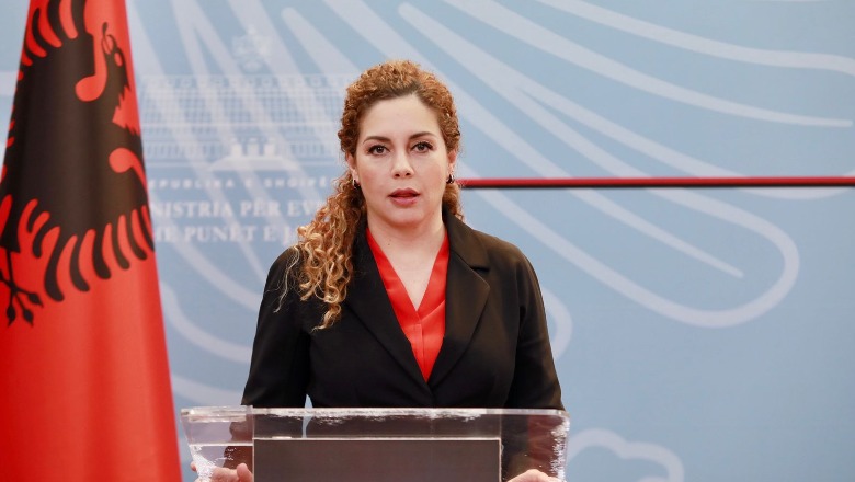 212 afganë drejt SHBA-së, ministrja Xhaçka falenderon Blinken: Shqipëria krenare për bashkëpunimin e saj 