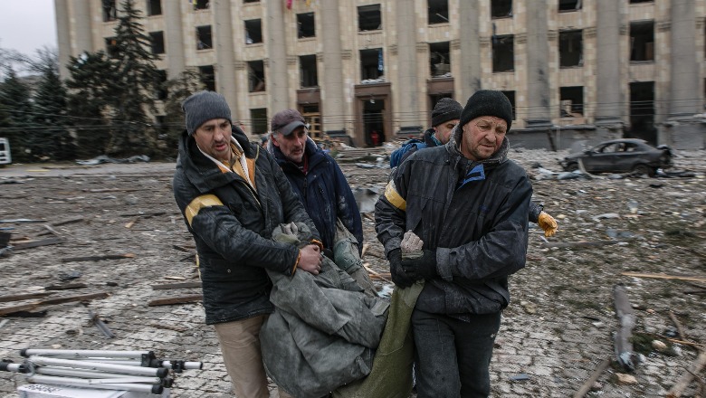 Kievi: Rusët qëllojnë civilët në radhë në Kharkiv