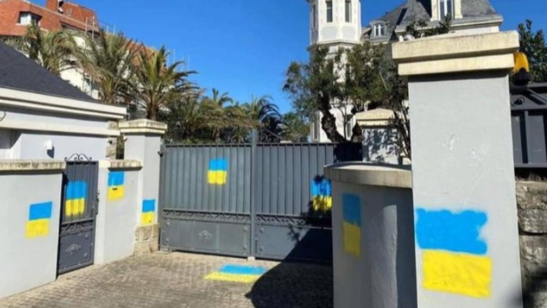 Mbulohet me flamuj ukrainas vila luksoze e vajzës së Vladimir Putin në Francë 