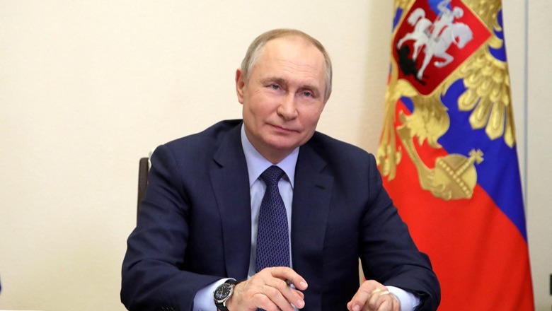 Putin miraton ligjin: Rusët që përhapin lajme të rreme për zyrtarët jashtë vendit mund të përballen me burg