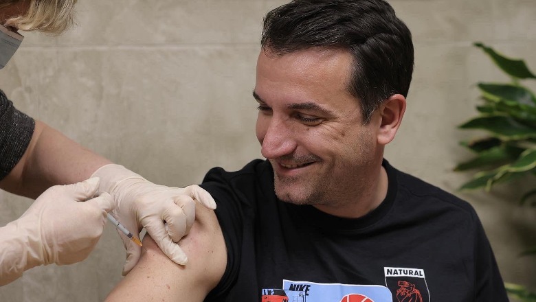Veliaj merr dozën e tretë të vaksinës anti-Covid: 