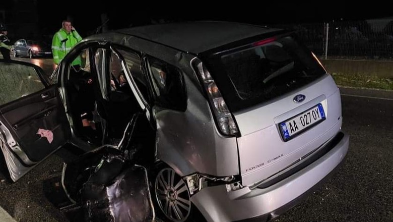 Aksident në Gjirokastër, makina del nga rruga dhe përplaset me bordurën, plagoset shoferi dhe 2 pasagjerët