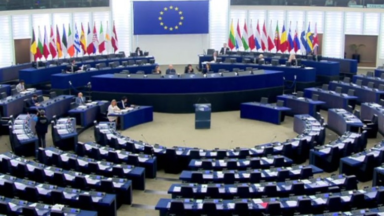 Parlamenti i BE-së fillon me një minutë heshtje për viktimat