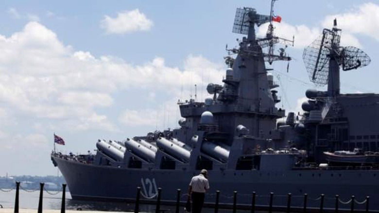 Moska: Anija kryesore e flotës në Detin e Zi nuk është fundosur por ekuipazhi është evakuuar