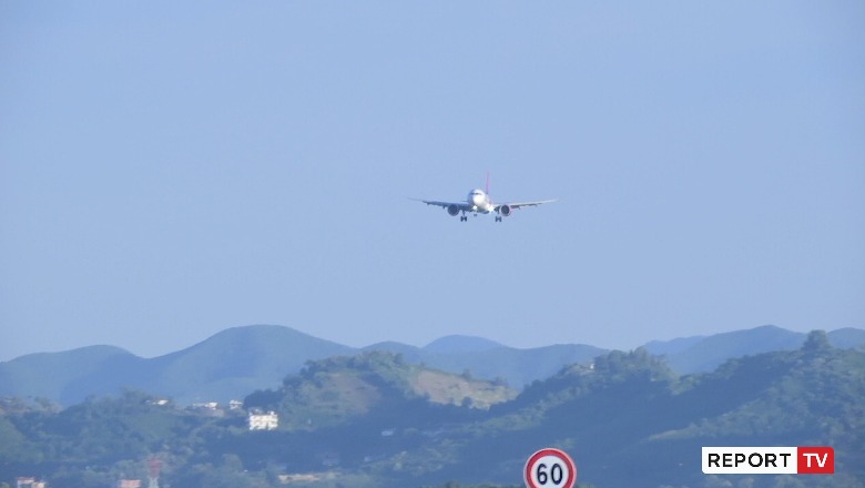 Qeveria ul tarifën e fluturimeve nga 10 në 1 euro për pasagjerët që ikin jashtë, pritet të sjellë bileta më të lira