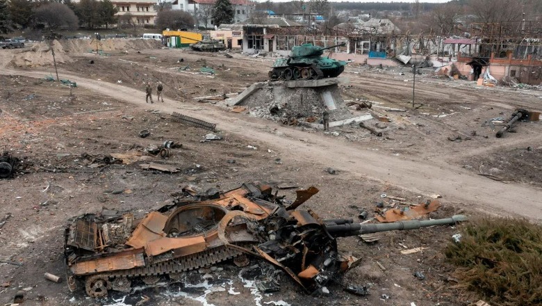 Pesë fëmijë të vrarë nga minat e lëna nga ushtarët rusë në qytetin Trostianets të Ukrainës