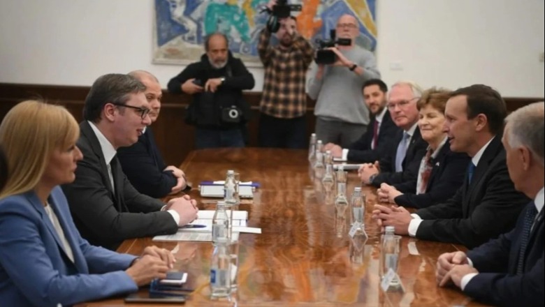 Senatorët amerikanë takohen me Vuçiç: Sanksioni Rusinë! Presidenti serb: Prioriteti ynë, të përmirësojmë bashkëpunimin me SHBA-në