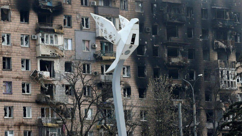 Biden thirrje aleatëve: Sanksione të reja dhe izolim të Rusisë! Moska propozon armëpushim në fabrikën e çelikut! Bombardohet një spital afër Mariupolit, 300 njerëz nën rrënoja