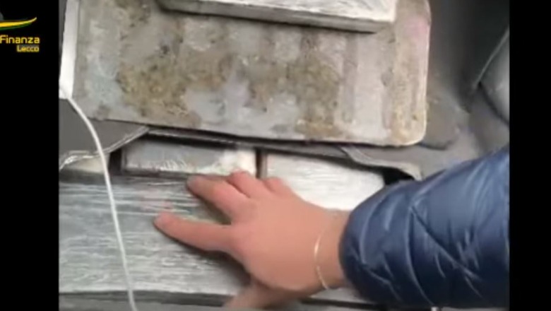 Transportonte kokainë të cilësisë së lartë, arrestohet shqiptari në Itali! Policia zbulon vendin sekret në makinë ku kishte fshehur 14 kg drogë (VIDEO)