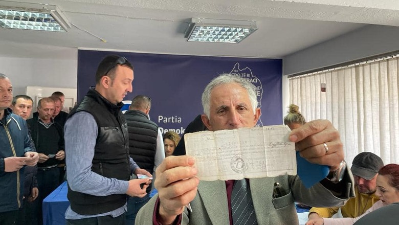 Demokrati u paraqit në zgjedhjet e ‘Rithemelimit’ në Korçë me autorizimin e Azem Hajdarit, emocionohet e bija: PD do t’i rikthehet idealeve 
